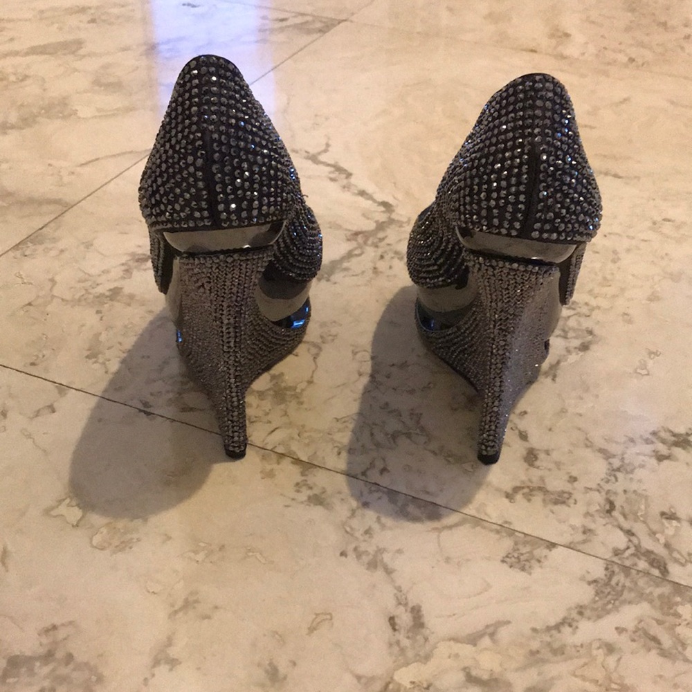 Shoes - Picture 2 of 5
